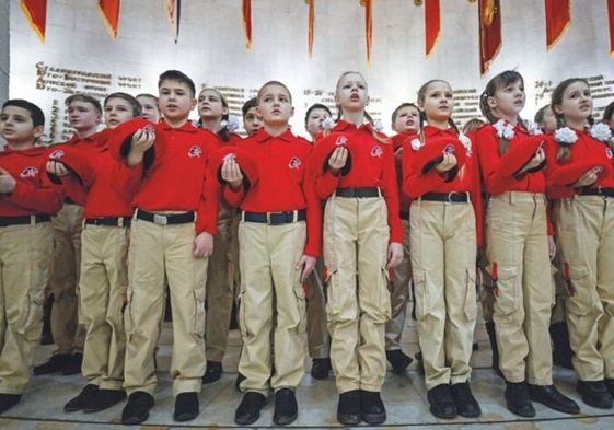 Los 'niños soldado' de Putin: cómo el Kremlin ha adoctrinado a toda una generación