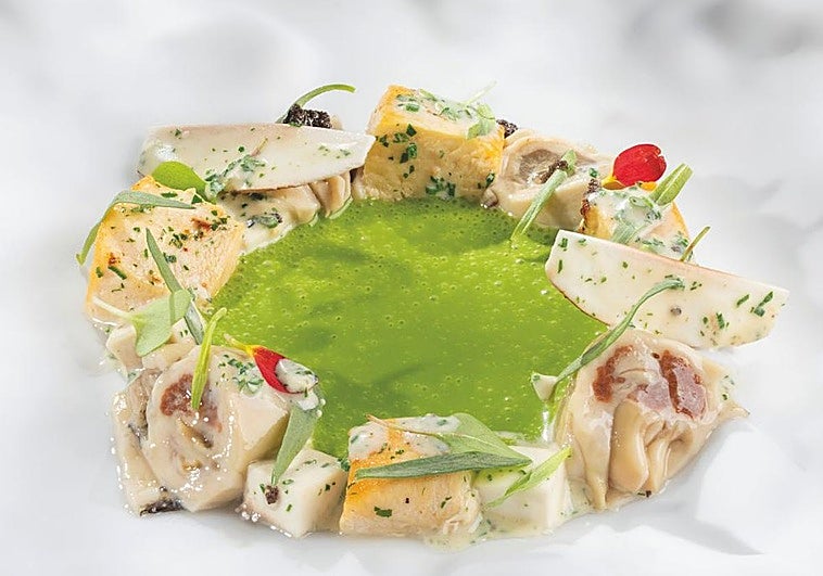 Ragú de pollo y ostras con sopa de lechuga