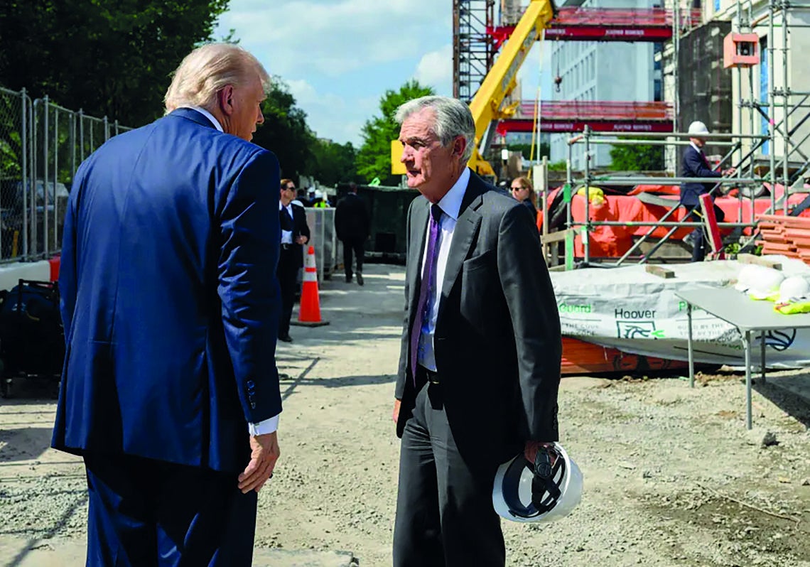 Powell geralmente permaneceu em silêncio diante dos ataques de Trump. No entanto, ele negou isso diante das câmeras em 24 de julho, quando visitaram juntos a fábrica na sede do Fed. Este foi o seu momento mais intenso.