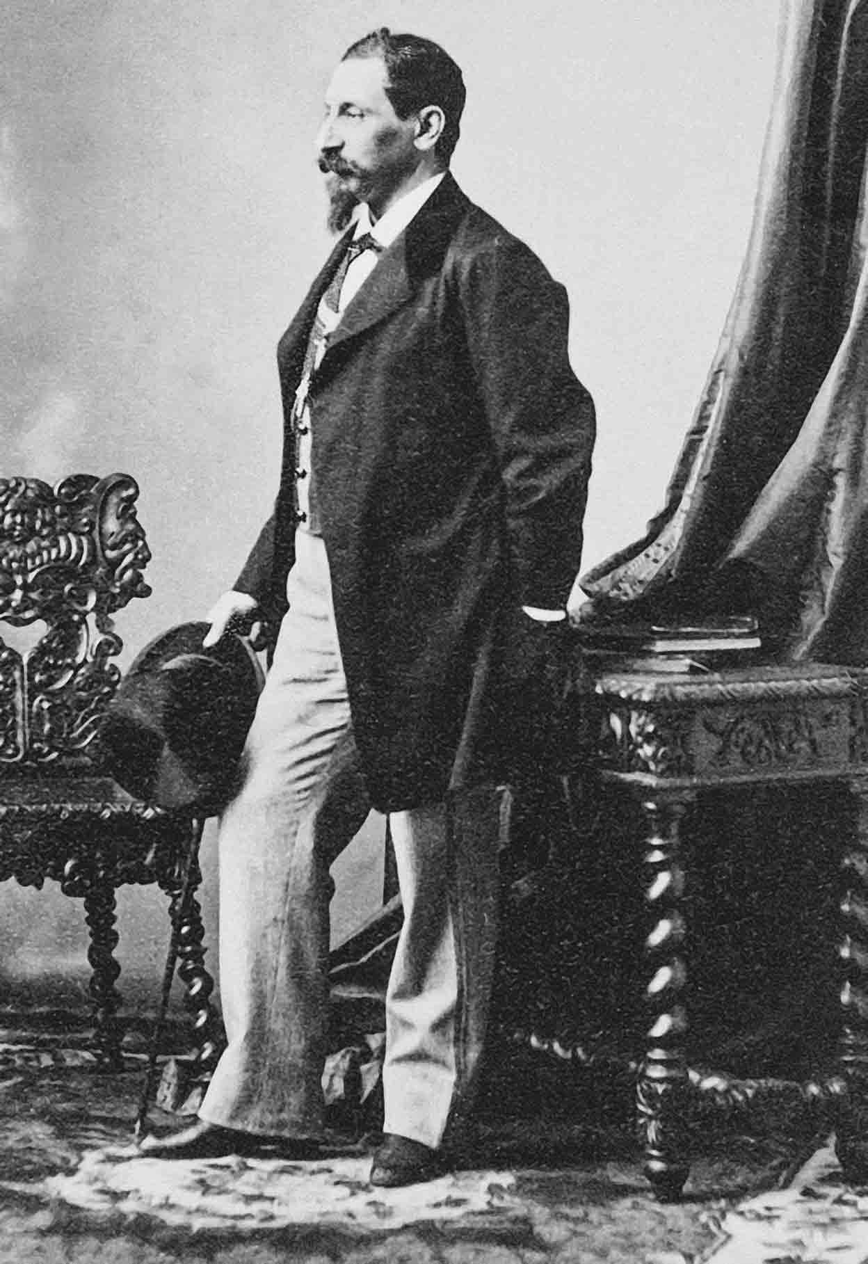 Eugenia de Montijo se había enamorado de Jacobo Fitz-James Stuart, duque de Alba, pero él se casó con su hermana.