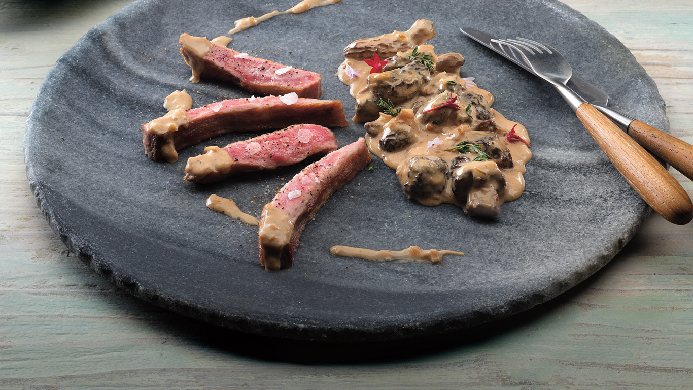 Secreto ibérico con salsa de morillas