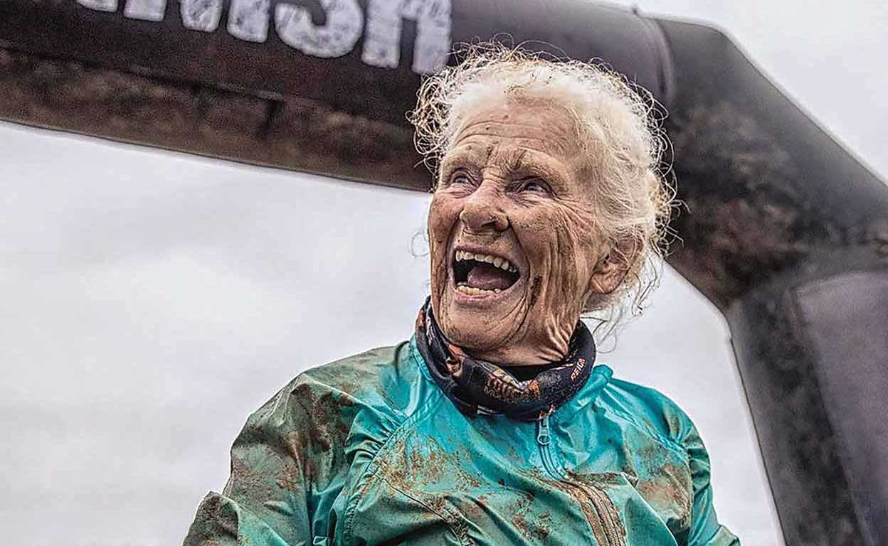 Una octogenaria arrasa en los deportes extremos