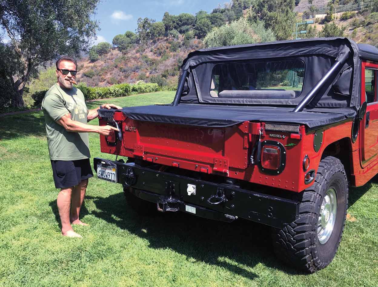 El actor está encantado con su todoterreno 'ecológico' y su imagen renovada. Si la Constitución no prohibiese acceder a la presidencia a los ciudadanos nacidos fuera del país, es probable que intentara convertirse en el primer culturista en la Casa Blanca.