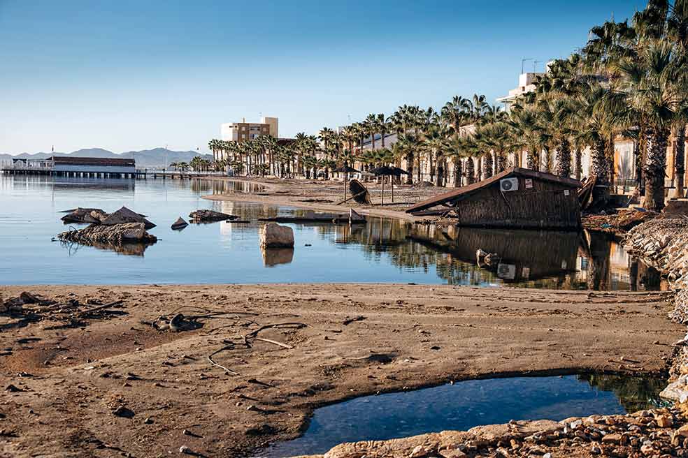 El municipio más afectado por la DANA en 2019 fue Los Alcázares. No es casualidad que sea el que más ha crecido urbanísticamente. Aquella gota fría arrastró al mar Menor mil toneladas de nitratos. |