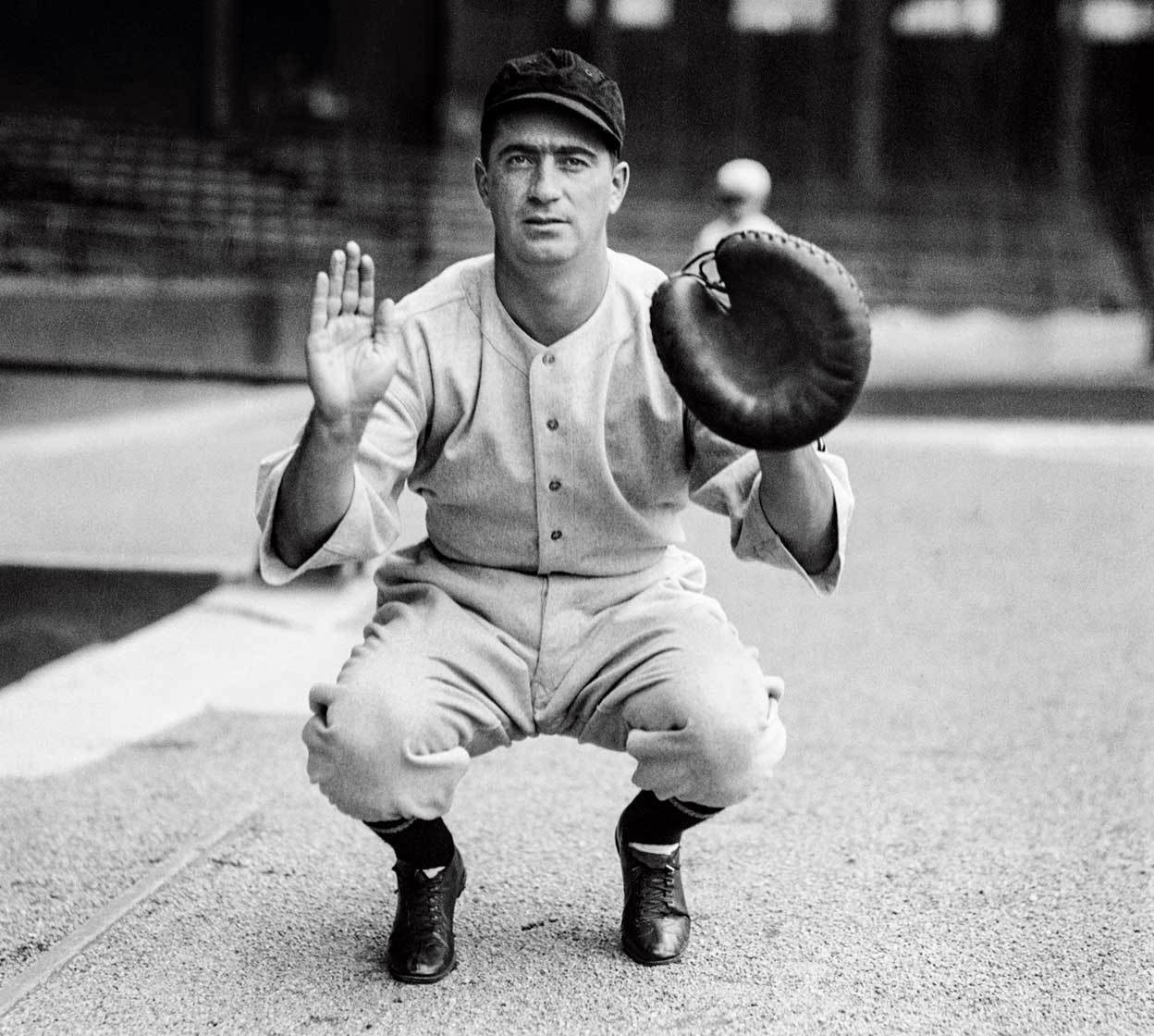 Moe Berg, integrante de 'la brigada de los bastardos' era un jugador de béisbol entrenado por la CIA como espía.