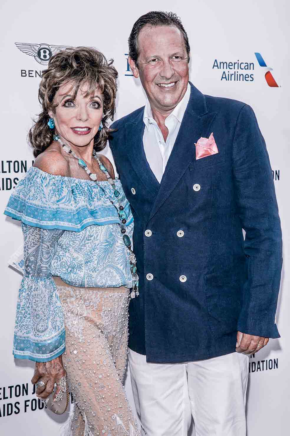 Joan Collins con su marido, el productor Percy Gibson, 30 años menor que ella. En febrero van a cumplir dos décadas casados. Según la actriz, es el mejor hombre con el que ha estado nunca.