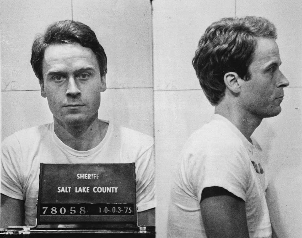 Bundy fue detenido por primera vez en 1976 y condenado a 15 años por el secuestro agravado de una mujer. Logró escapar de la cárcel dos veces: una estuvo prófugo seis días; la segunda, dos meses, tiempo suficiente para matar a otras tres mujeres.