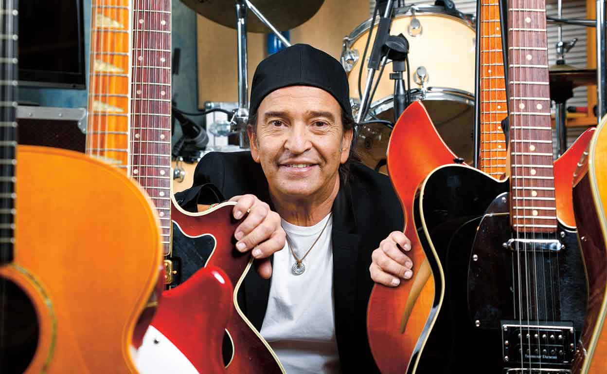 Álvaro Urquijo: "Mi hermano no murió por sobredosis de heroína. Se ha dibujado una historia irreal"