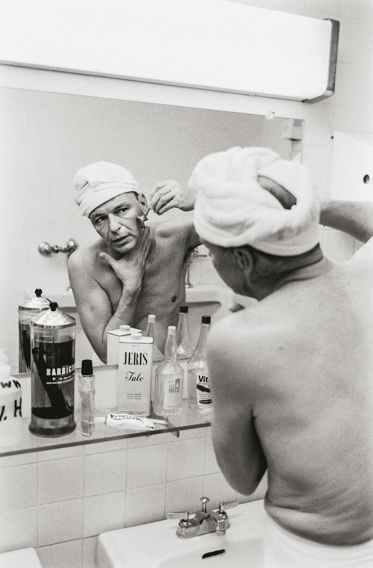 Frank Sinatra en la intimidad: entre los modales mafiosos y el encanto más seductor