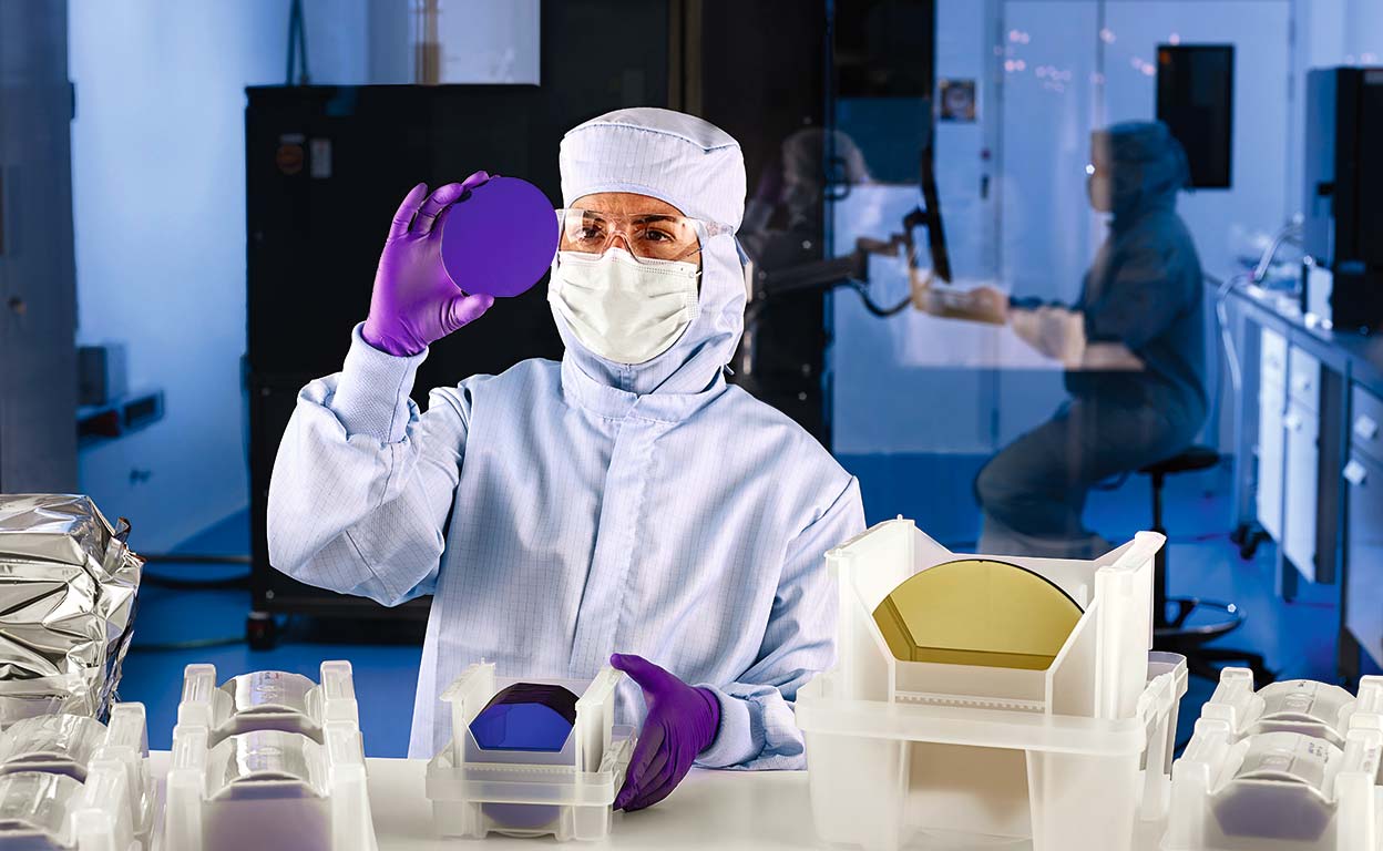 La empresa Graphenea, con sede en San Sebastián, lidera la producción global de grafeno de alta pureza con mil kilos anuales. En 2020 fue nombrada mejor fabricante del mundo en la Feria de Shanghái (China).