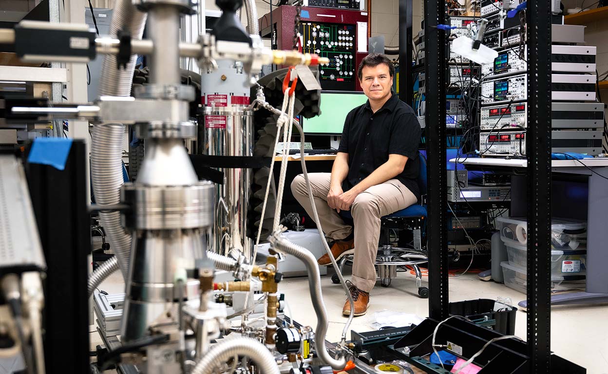Pablo Jarillo-Herrero ha revolucionado la física con sus experimentos. Gracias a él sabemos que el grafeno puede ser un superconductor capaz de transportar la electricidad sin pérdidas de energía. En 2020 recibió los premios Oliver Buckley y Wolf, antesala del Nobel.