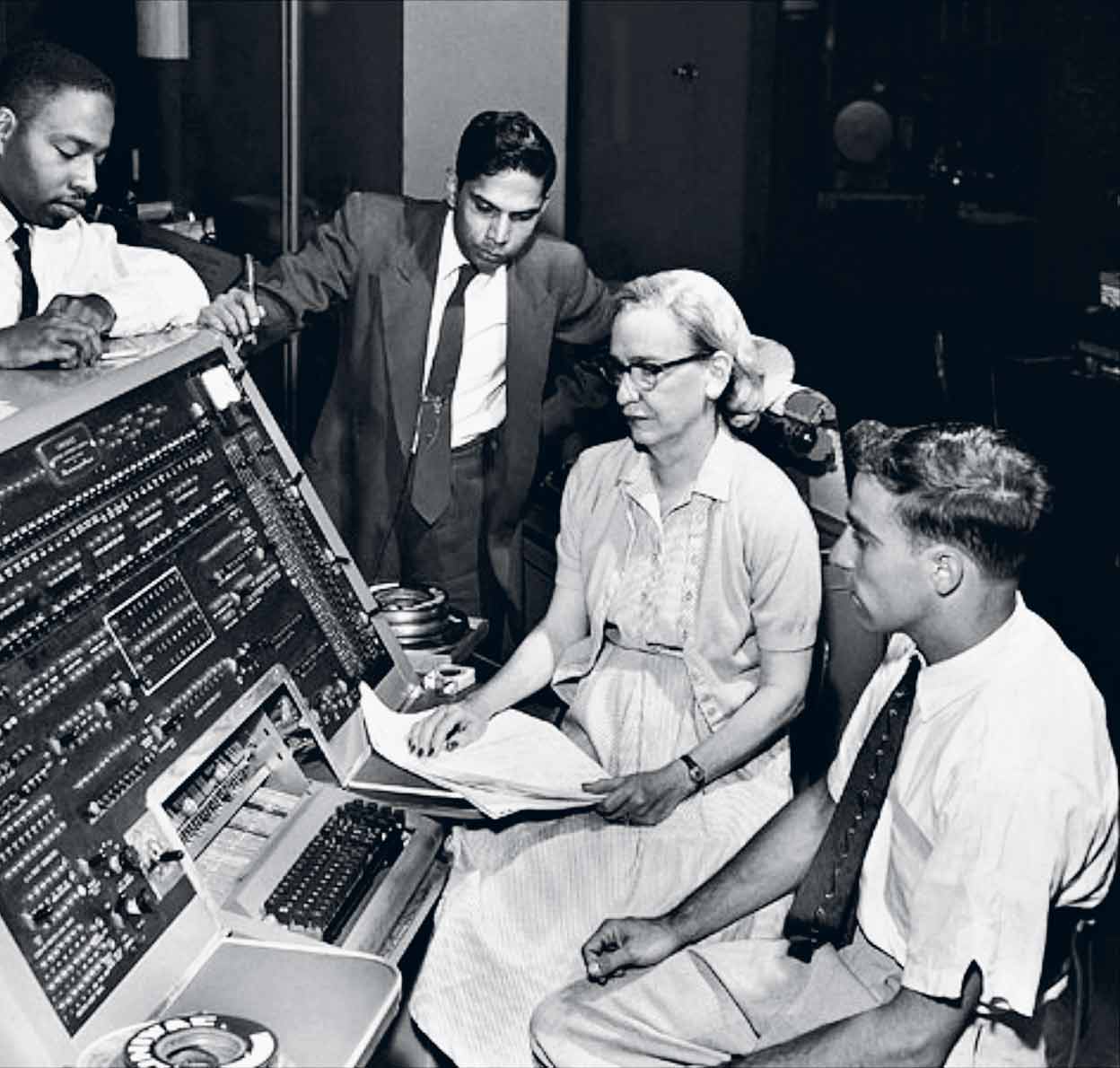 Grace Hopper: la oficial de la Armada que inspiró a Apple