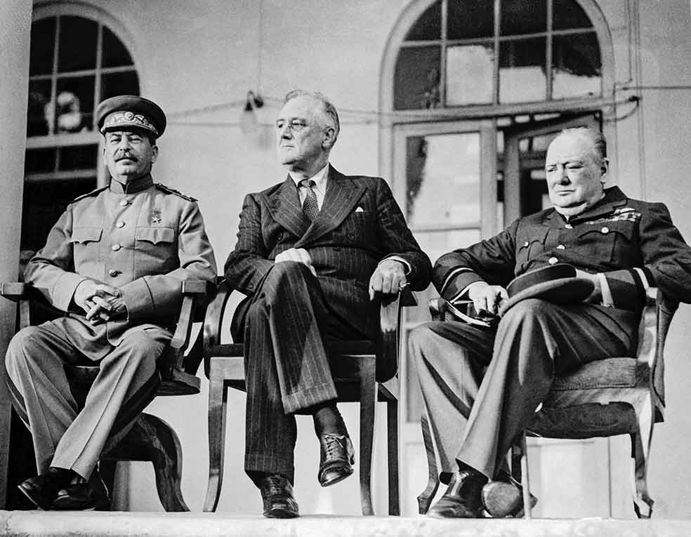 Como espía, África interceptó mensajes nazis en la Segunda Guerra Mundial. Ayudó a descifrar un plan de matar a Roosevelt, Churchill y Stalin en la cumbre de Teherán de 1943.