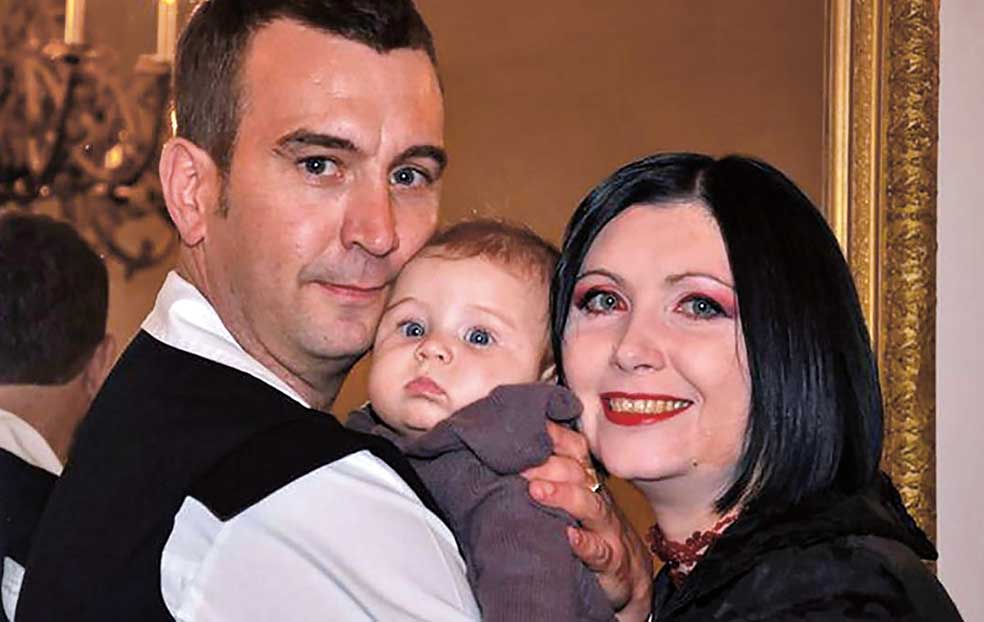 David posa junto a su segunda esposa Dragana y su hija Athea. La niña tenía solo 4 años cuando su padre fue asesinado y explicaba ante el tribunal que aquella muerte afecto a su vida de muchas formas.