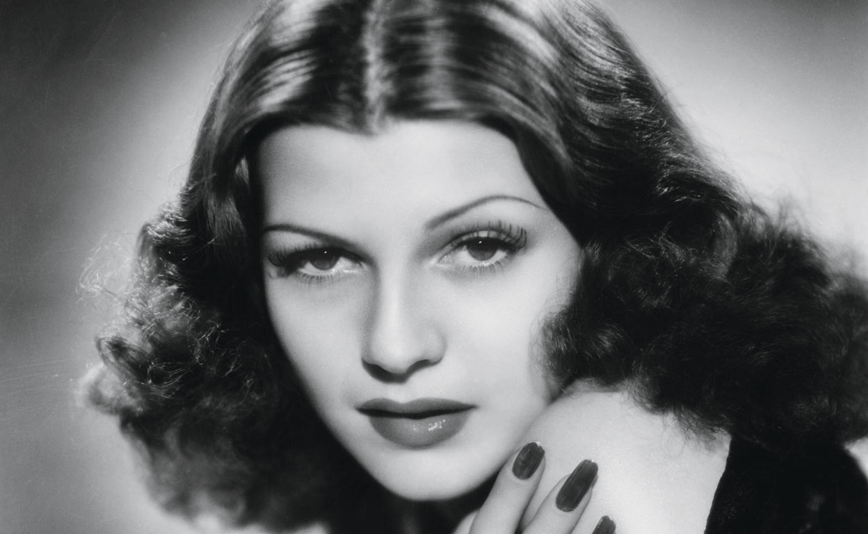 Rita Hayworth, abusada desde niña: «Los hombres que conozco se acuestan con Gilda, pero se levantan conmigo»