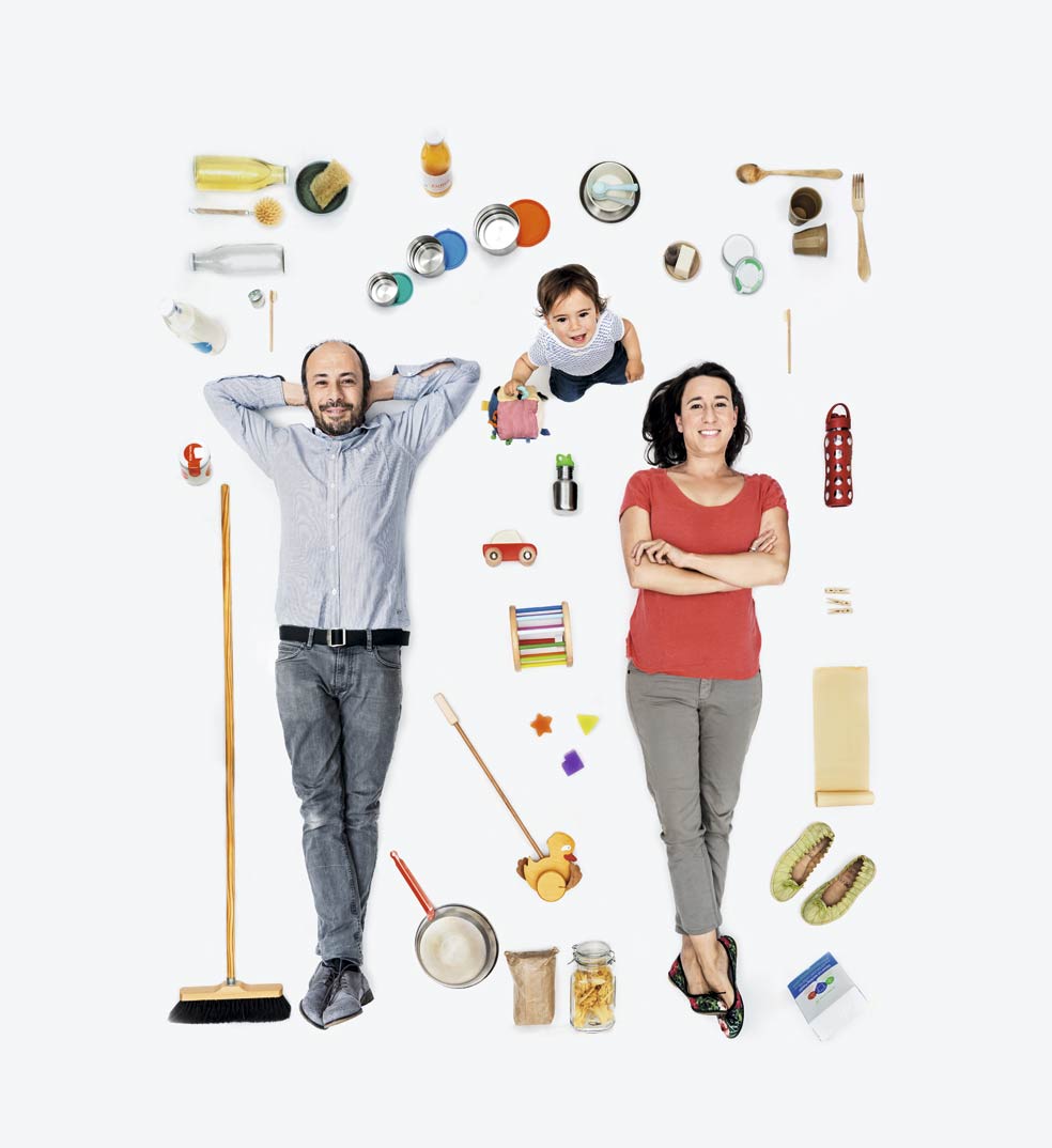 Platos y botellas de acero, vasos de bambú, cubiertos de madera, botellas de cristal reforzadas con silicona, tejidos naturales… ¡Hay muchas alternativas al plástico! Hasta los zapatos: los de Daniel Méndez se venden en ecozap.es; los de Giulia Stegagno son de la firma Vesica Piscis.