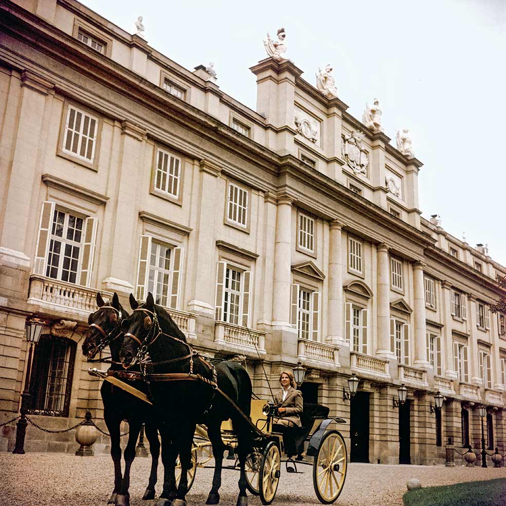 El arqueólogo fue huésped del palacio de Liria las dos veces que vino a España. Escribió que, por el arte que contiene, le pareció «superior a los palacios ingleses que conozco».