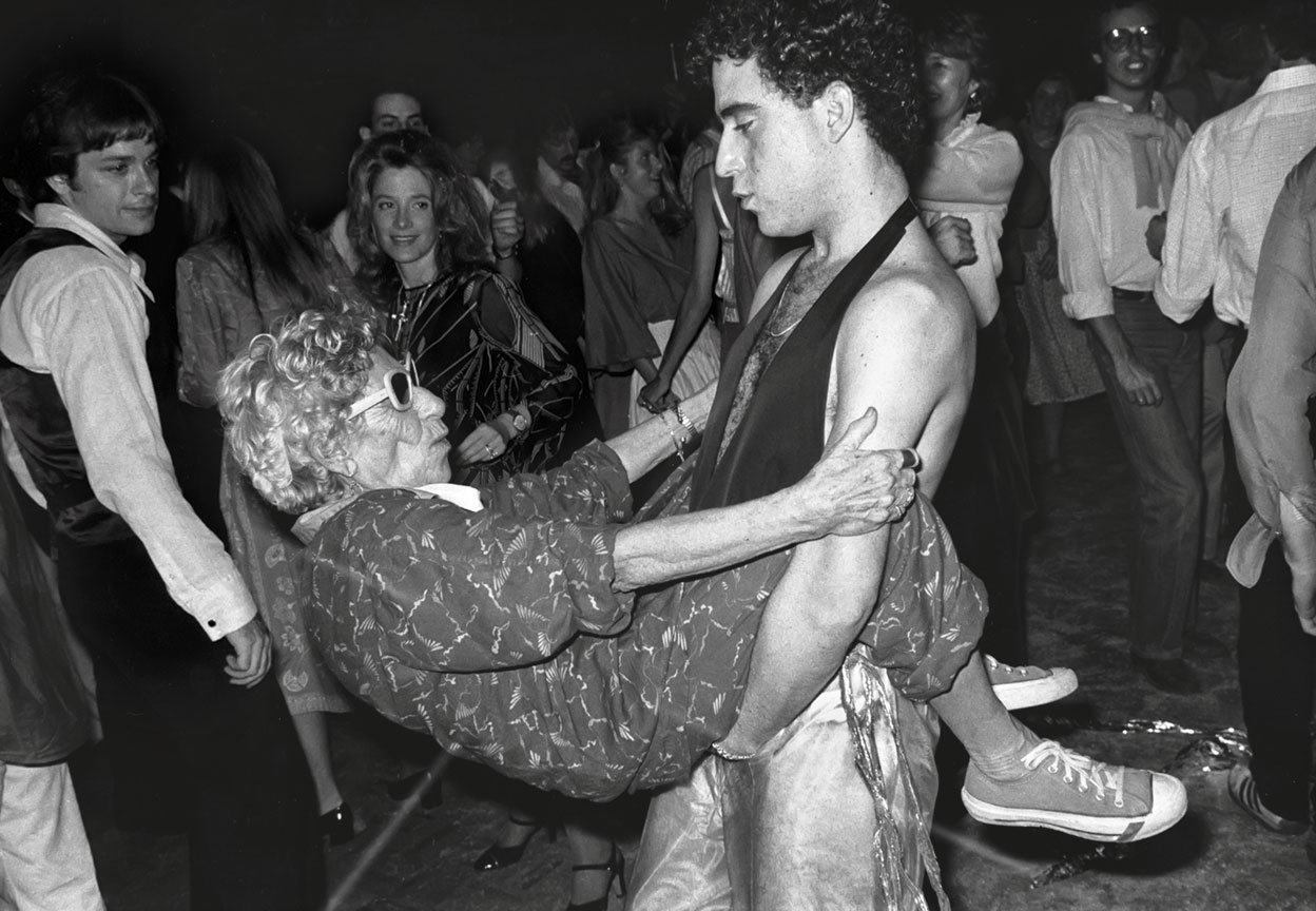 Sally Lippman era una sencilla abogada hasta que, tras enviudar, se calzó unas deportivas y unas gafas y se ganó el apodo de Disco Sally en Studio 54.