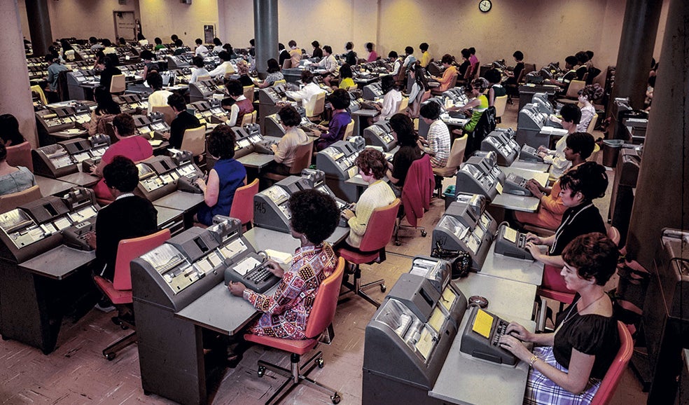 Historia de la oficina: desde los monjes medievales al teletrabajo