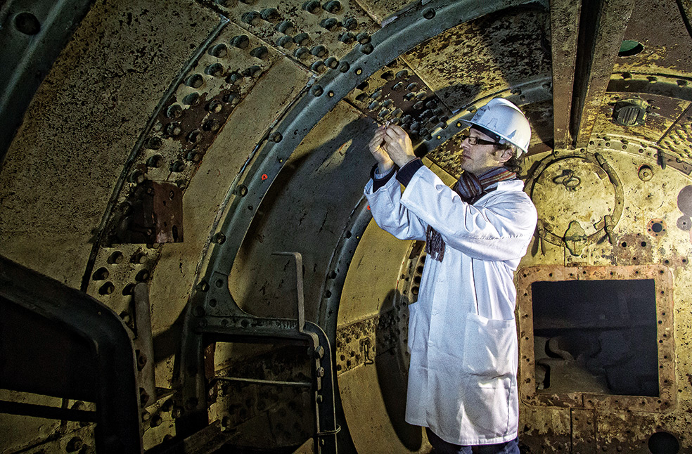 Los análisis han demostrado que el casco no lleva ni una soldadura: todas las planchas van remachadas en caliente, como las del Titanic.