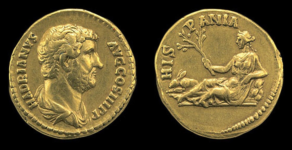 Adriano conmemoraba sus viajes por el imperio en las monedas. Ésta de oro, acuñada en Roma entre el 134 y 138 d.C., recuerda su visita a Hispania, tierra de olivos y conejos, entonces abundantes por aquí.