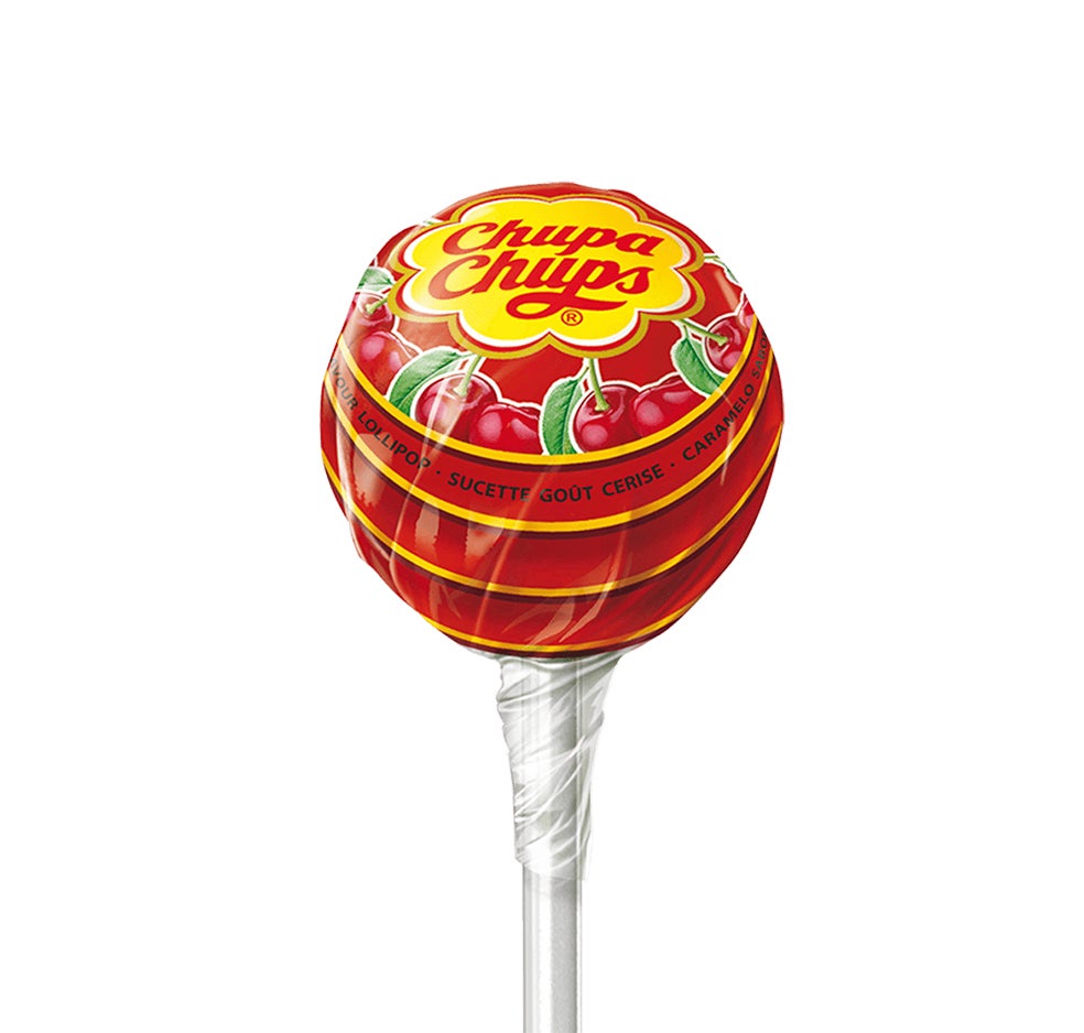 Imagen - Chupa-chupsPara que los niños se ensuciaran menos. El barcelonés Enric Bernat (1923-2003) también fue unos de los que consiguió que su invento diese nombre a cualquier dulce pegado a un palito. En 1958, tras observar como los niños se manchaban al comer caramelos, se le ocurrió comercializar un caramelo con un palito del cual sujetarlo desde abajo. Aunque el primer nombre que contempló el catalán para bautizar a estos míticos caramelos fue Gol, logró imponerlos bajo el nombre Chupa Chups.