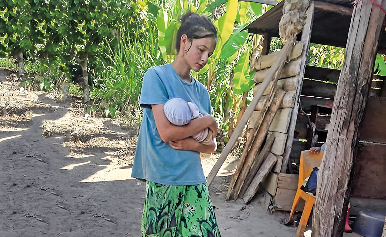 «Sola en la selva, sin comida y con cuatro niños, me puse de parto. Pensé: 'Ya está, aquí me muero'»