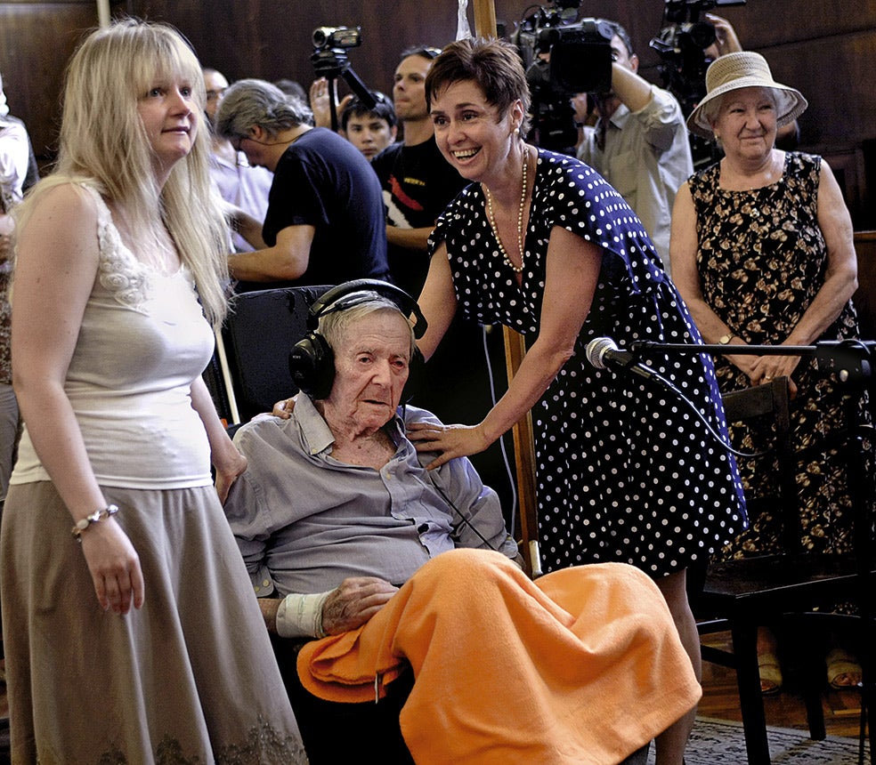 Cuando fue juzgado en 2011, Sándor Képíró, excapitán del ejército húngaro, tenía 97 años. El tribunal lo juzgó solo por cuatro crímenes, pese a que se le atribuyen miles. Fue absuelto por falta de pruebas. Falleció dos meses después.