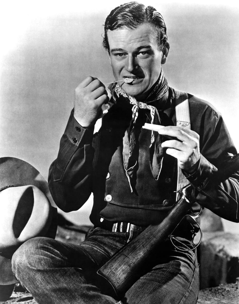John Ford quiso hacer una película sobre quienes no suelen protagonizar la Historia, gente en la sombra. Por eso eligió a un actor de películas de serie B, un tal John Wayne.