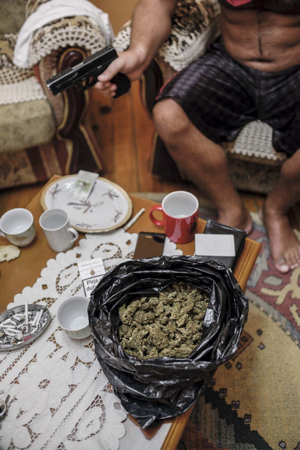 Los 'corredores' son los que trasladan la droga. Son leales hasta la muerte. Las mafias pagan a sus familias en Albania. Eso convierte a estos parientes en rehenes. El cannabis complementa el negocio de la heroína.