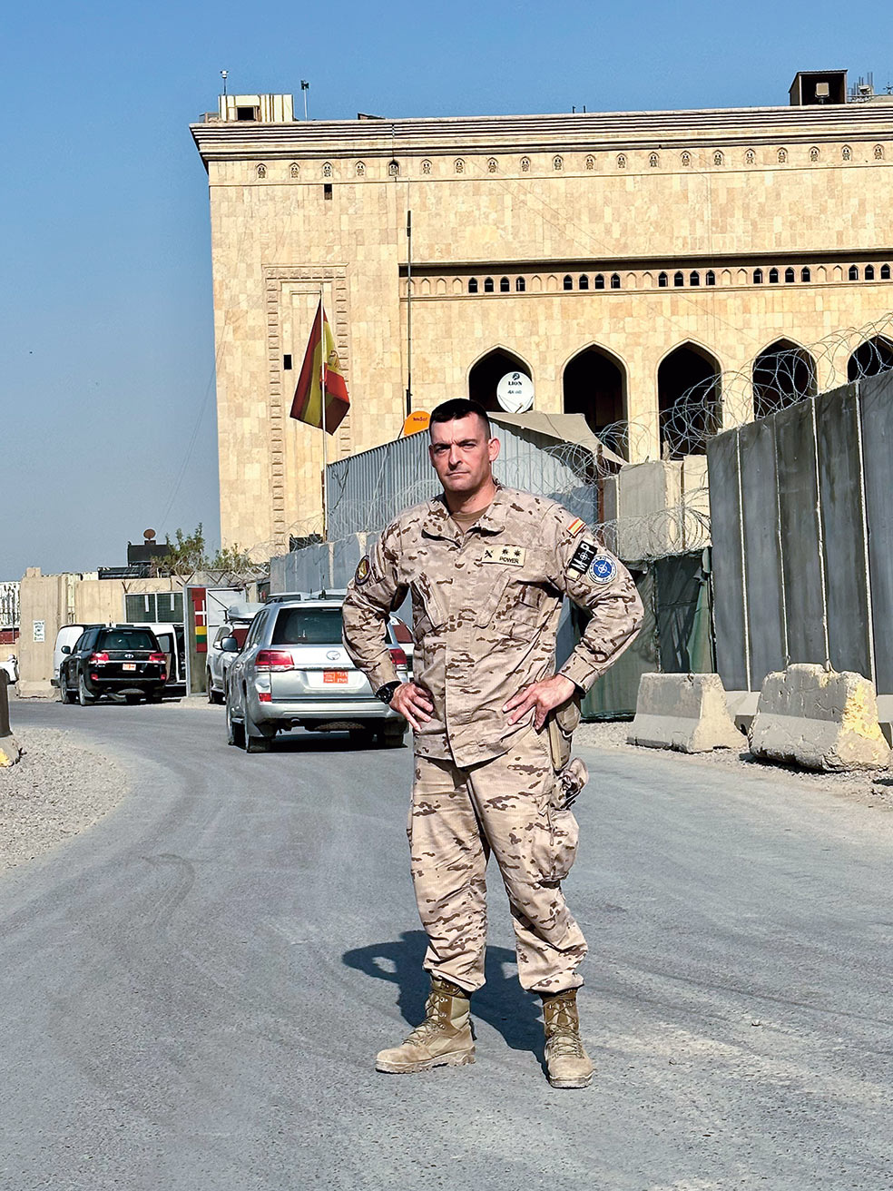 En 2004, siendo teniente, asistió al levantamiento de la milicia chií y al derrumbe de la Policía iraquí en Nayaf, a la que este oficial de la Guardia Civil asesoraba. Los precedentes no eran los mejores: el comandante Gonzalo había muerto meses antes en una emboscada. Como provost marshal —responsable policial—, su misión es hoy mucho menos incierta.