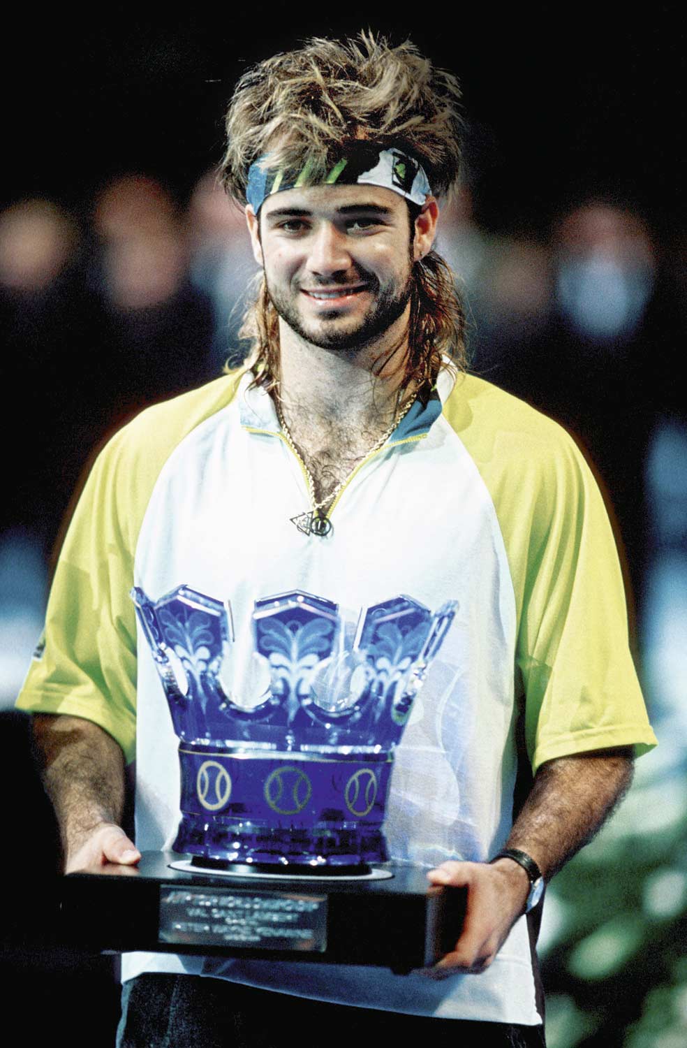 Andre Agassi consiguió derrotar a leyendas bien peinadas como Jimmy Connors, pero le costó asumir su calvicie y la ocultó con una peluca. En 1990 perdió la final de Roland Garros ante el ecuatoriano Andrés Gómez: le perjudicó su postizo, que se estaba soltando.