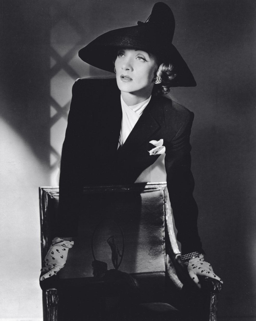 Retratar a Marlene Dietrich fue su primer gran encargo... y todo un desafío. Pero la actriz alemana quedó tan satisfecha con el resultado que catapultó al maestro a la fama.