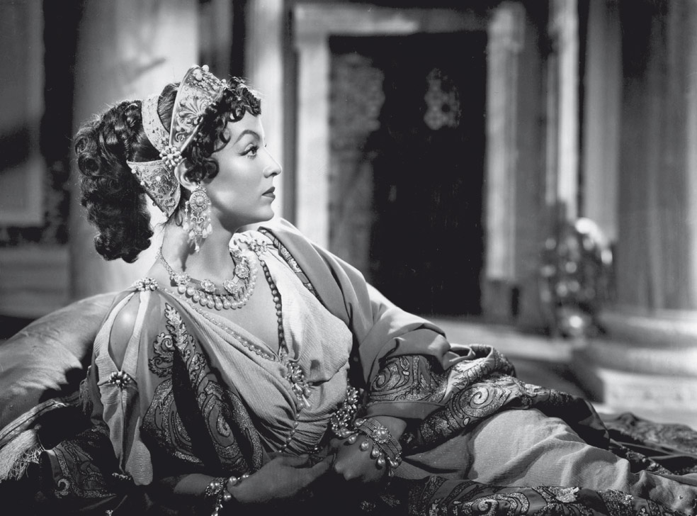 Las prostitutas en la Roma antigua llevaban el pelo rubio: teñido o en peluca. Por eso, la lujuriosa Mesalina tenía 400 postizos. Los utilizaba para ejercer en un burdel con el alias de Licisca ('lobezna' en griego). Otra emperatriz, Faustina la Mayor, tuvo más de 700 pelucas.