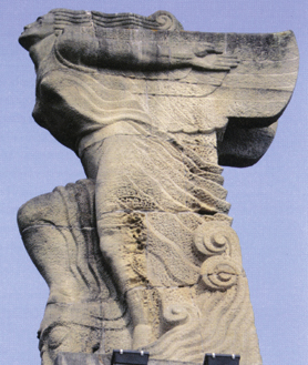 Imagen secundaria 2 - España también es 'déco'... Lo déco se coló en la arquitectura, también aquí en España, en Madrid está el cine Barceló, proyecto de Luis Guterrez Soto, o el Círculo de Bellas Artes, obra de Antonio Palacios. En escultura, el monumento a Juan Sebastian Elcano, (Guipúzcoa), de Victorio Macho.