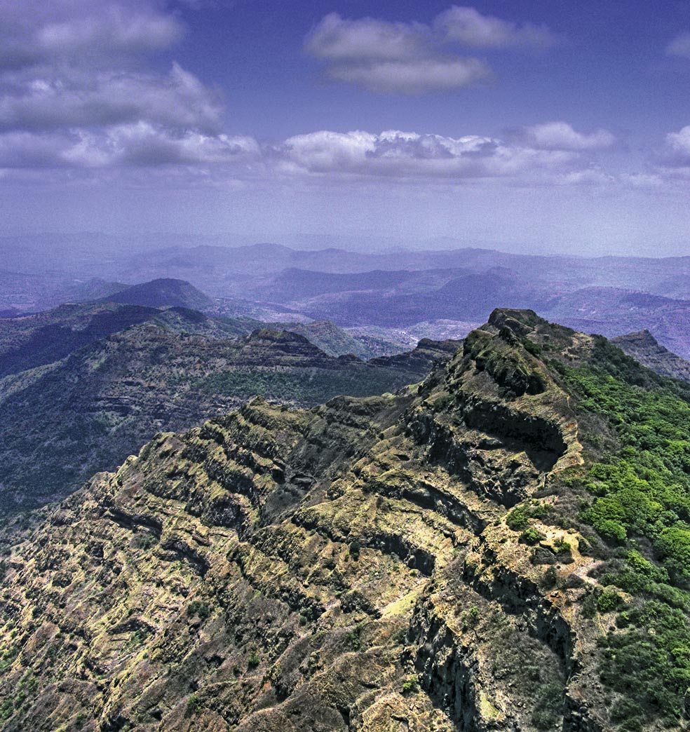 Un volcán gigantesco creó las formaciones volcánicas mayores de la Tierra, al oeste de la India, que ocupan una zona de 500.000 km2. Se cree que el choque del meteorito de México hizo que el flujo de lava cobrara dimensiones apocalípticas.