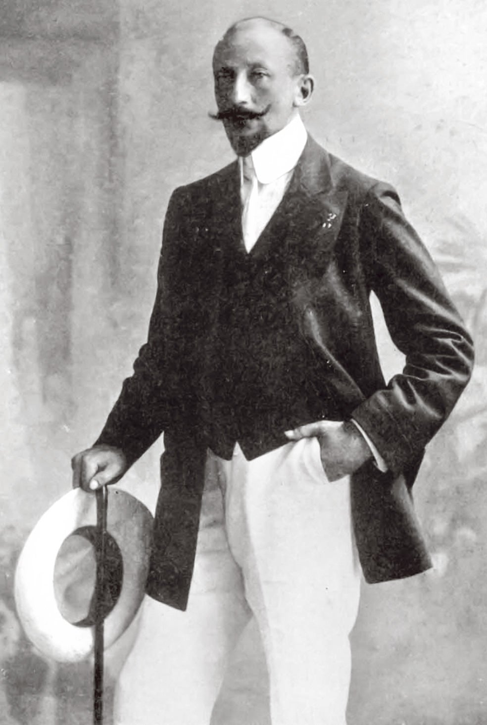 El conde Kamarowski había firmado un cuantioso seguro a favor de la condesa poco antes del crimen. La pareja había decidido casarse y él estaba preparando la boda en Venecia.