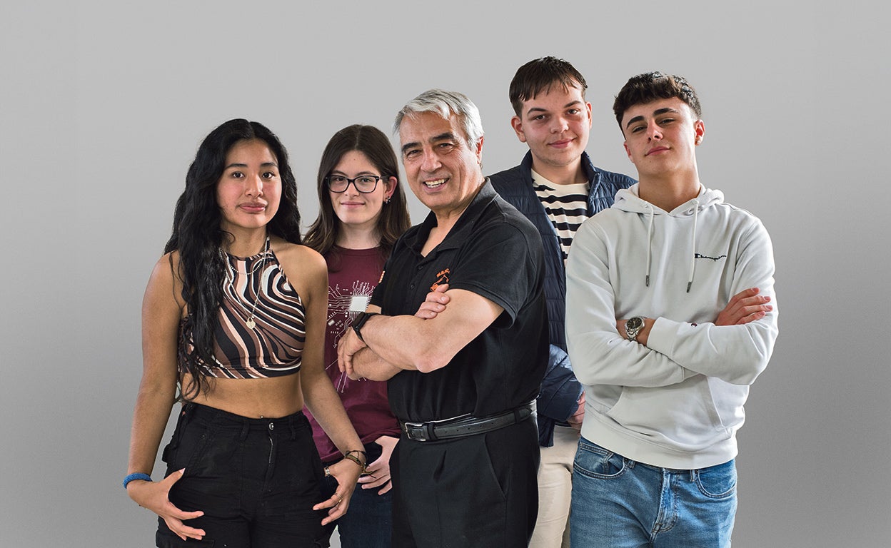 Este profesor de ajedrez ha cambiado la vida a miles de niños