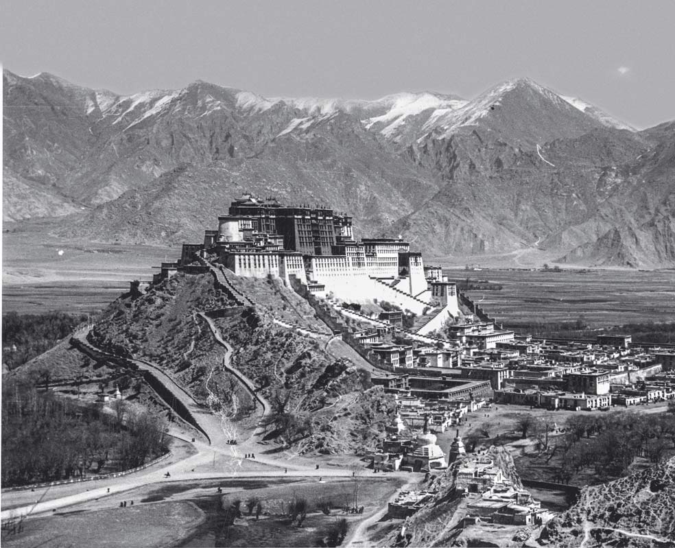 El palacio de Potala, en Lhasa, en 1939. Los expedicionarios nazis realizaron más de 40.000 fotos de su aventura.
