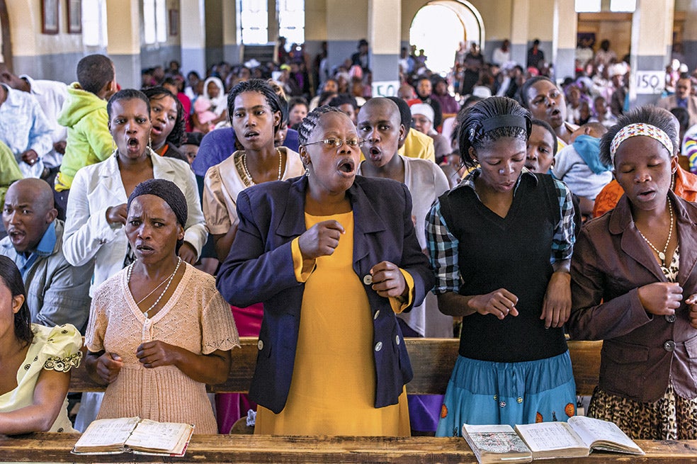 Misa dominical en la iglesia de Saint-Gérard de Mafeteng. Casi el 90 por ciento de la población es cristiana a consecuencia de la labor evangelizadora de los misioneros en el siglo XIX.