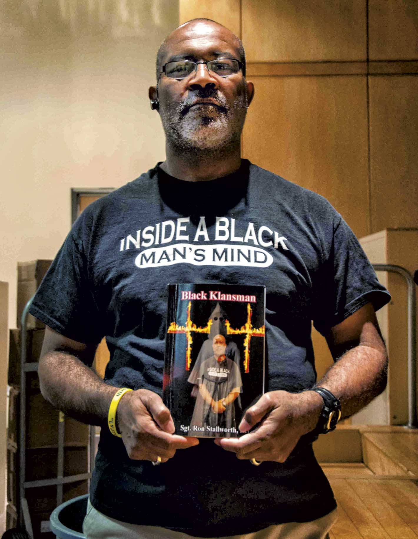 El expolicía Ron Stallworth tiene 71 años y está retirado. En 2014 publicó el libro Black Klansman, donde relata su experiencia como infiltrado en el Ku Klux Klan.