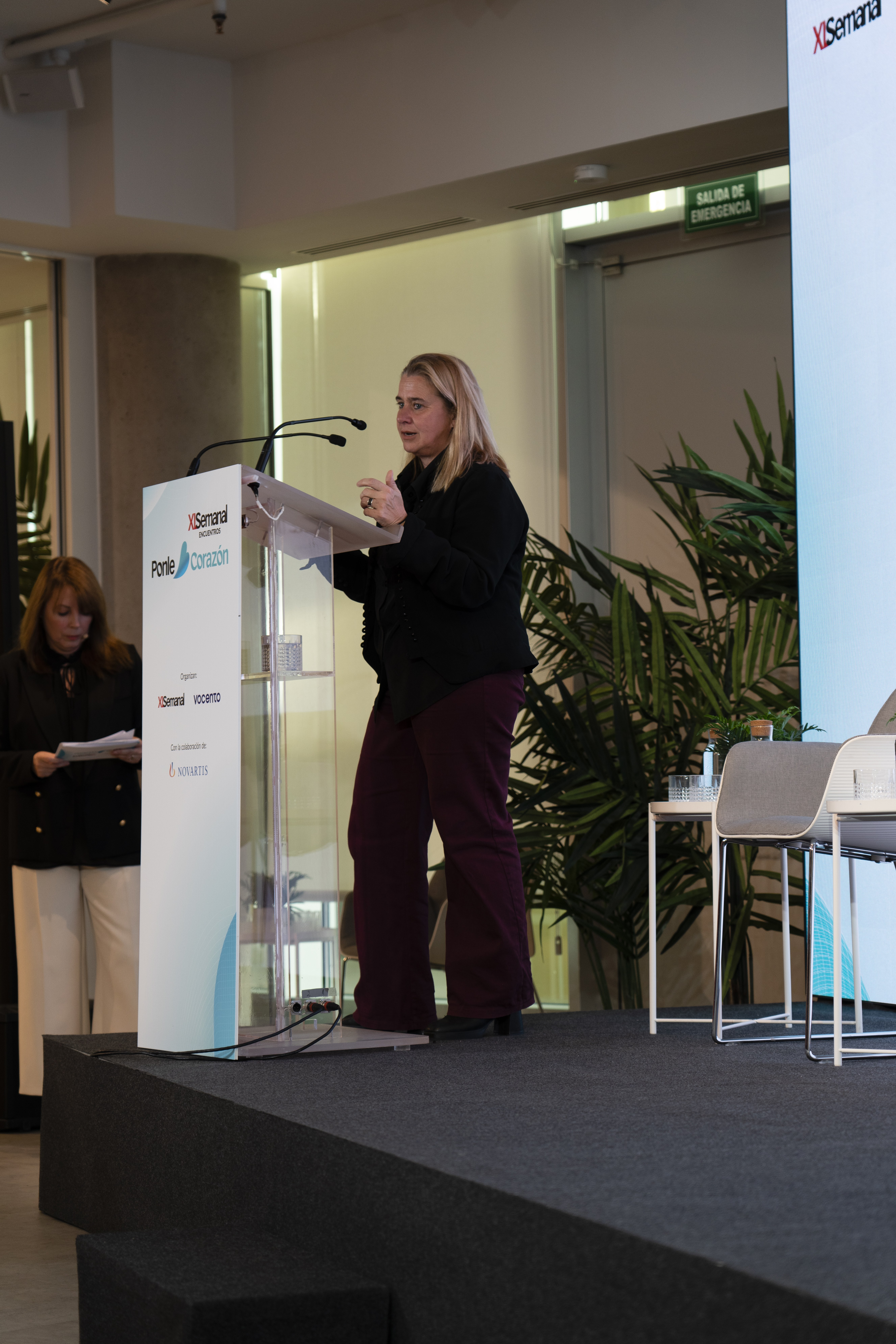Natividad Calvente, directora de Asuntos Públicos de la compañía del cuidado de la salud Novartis, en el acto de apertura del encuentro.