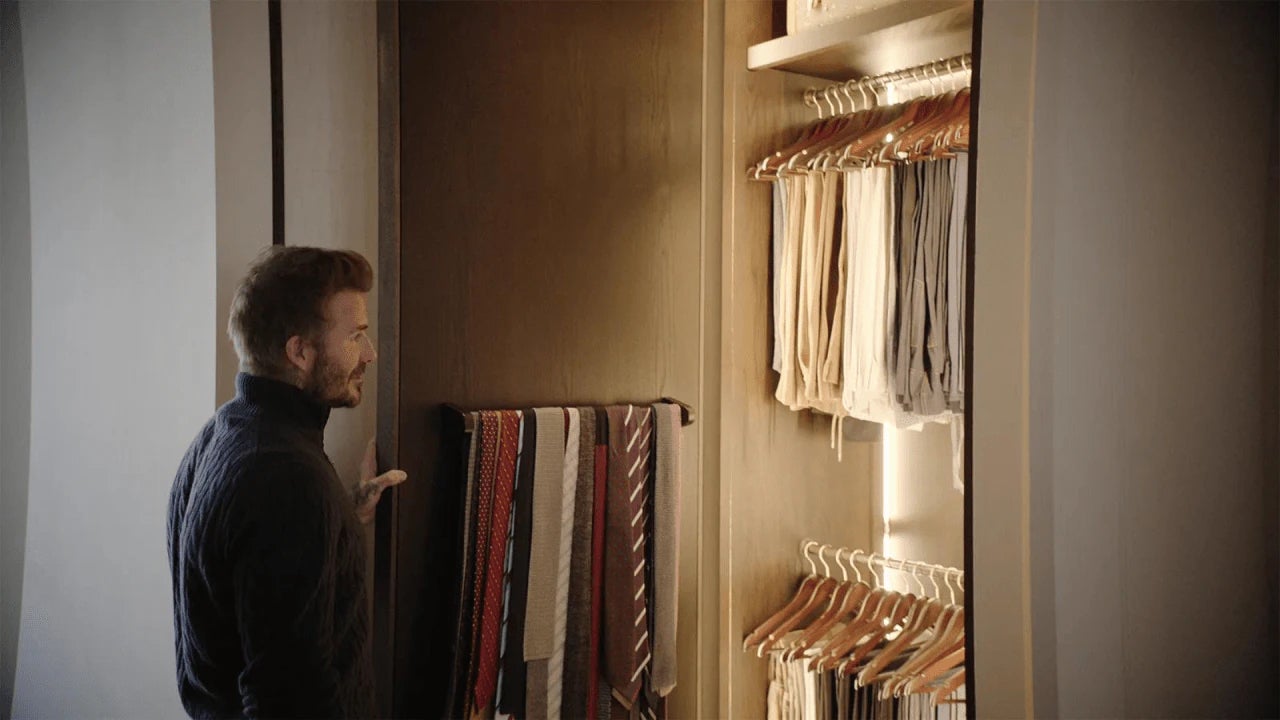 David Beckham explica en el documental de Netflix sobre su vida cómo es vivir con un trastorno obsesivo compulsivo. En su caso se trasluce, sobre todo, en su fanatismo por el orden y la limpieza en su casa, como mostró en el documental.