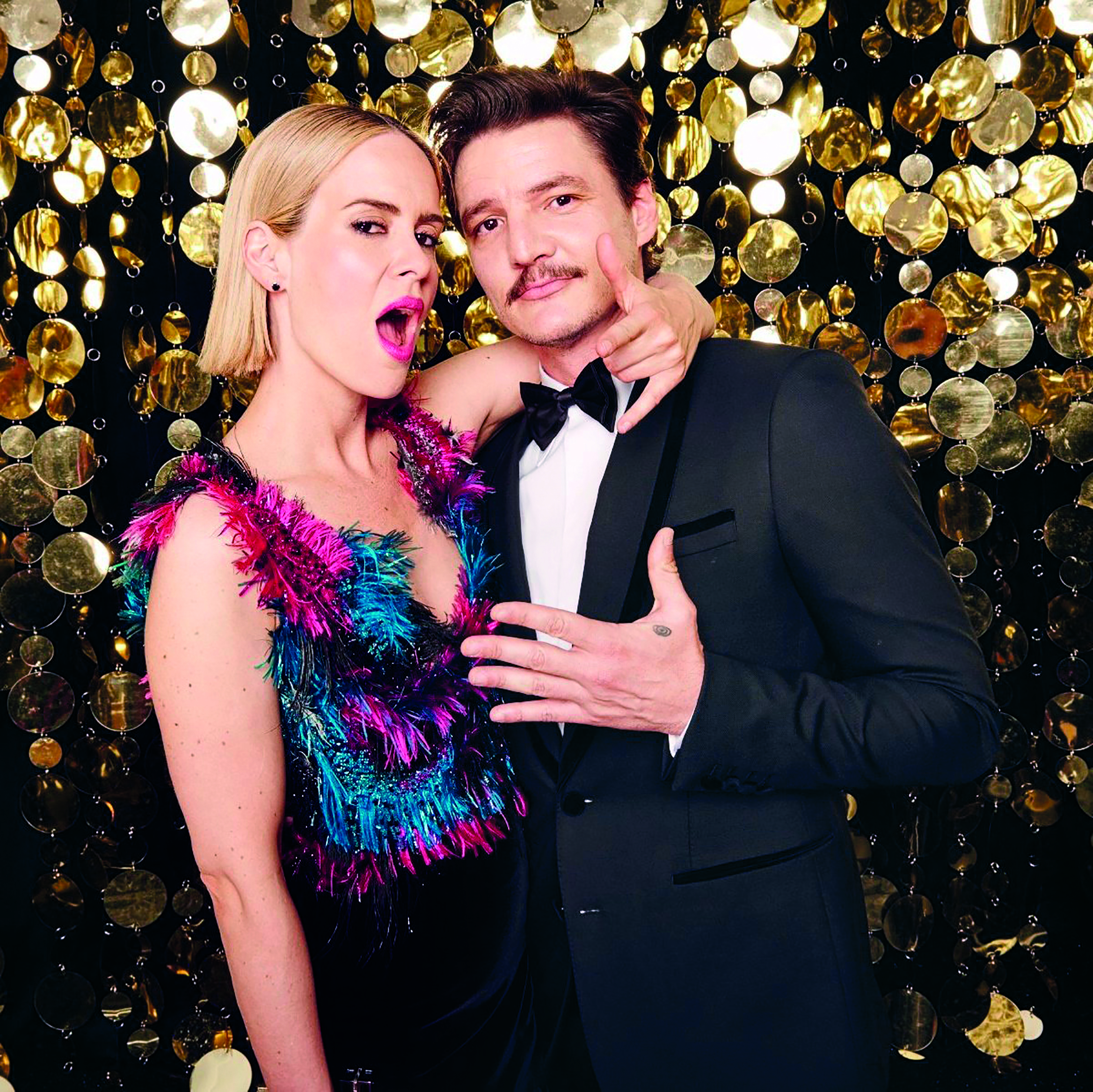 Pascal y Sarah Paulson se conocieron estudiando arte dramático en Nueva York con 18 años (tienen 50) y congeniaron a la primera. Las carreras de ambos tardaron en despegar, pero como la de ella lo hizo primero, fue quien le ayudó a él a resistir, dándole cobijo y hasta comida.