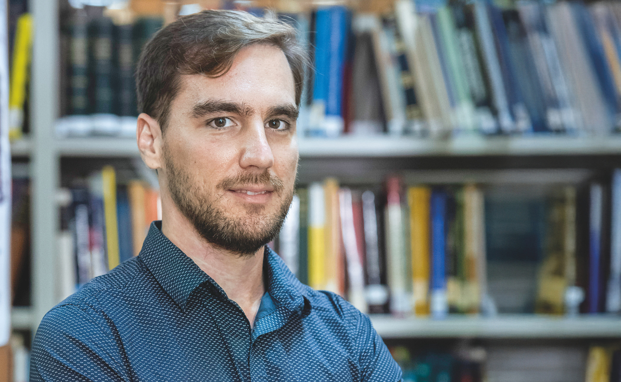 Alejandro González Tudela, físico: «El negacionismo científico no es cosa de cuatro frikis. Es síntoma de algo más profundo. Hay intereses detrás»