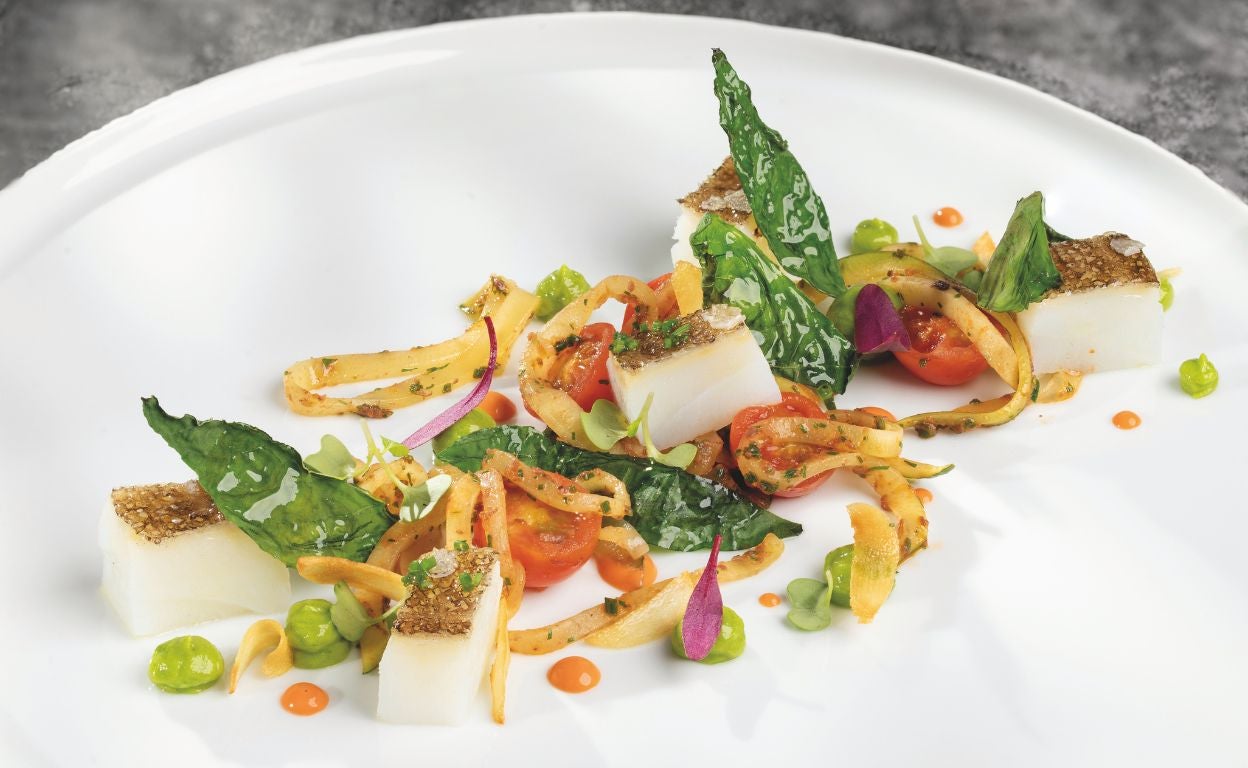 Bacalao con calabacín, ajo y albahaca