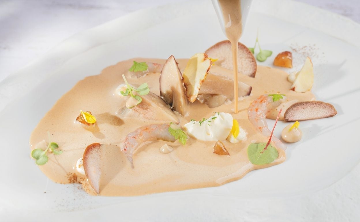 Crema ligera de hongos con quisquillas crudas