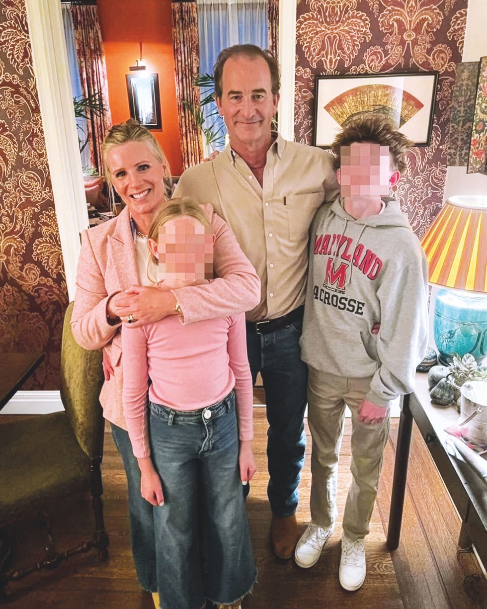 Su marido, Andrew, del que se estaba separando, la ha apoyado. Y eso que estaba en el estadio y la vio abrazada a su jefe.