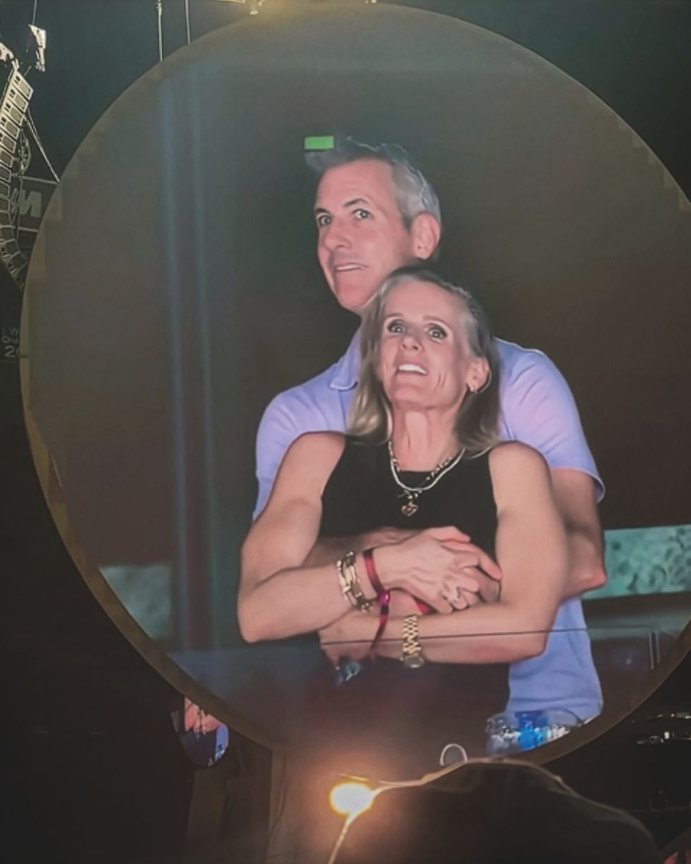 Kristin Cabot cuenta que ella y su jefe se besaron solo aquel día, aunque 'tonteaban' desde hacía semanas. Tras el escándalo, se mantuvieron un tiempo en contacto, pero ya no se hablan.